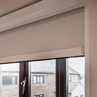 side channel guide for roller shades